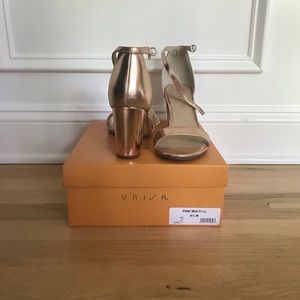 Unisa Undaeicy 9.5 rose gold block heel